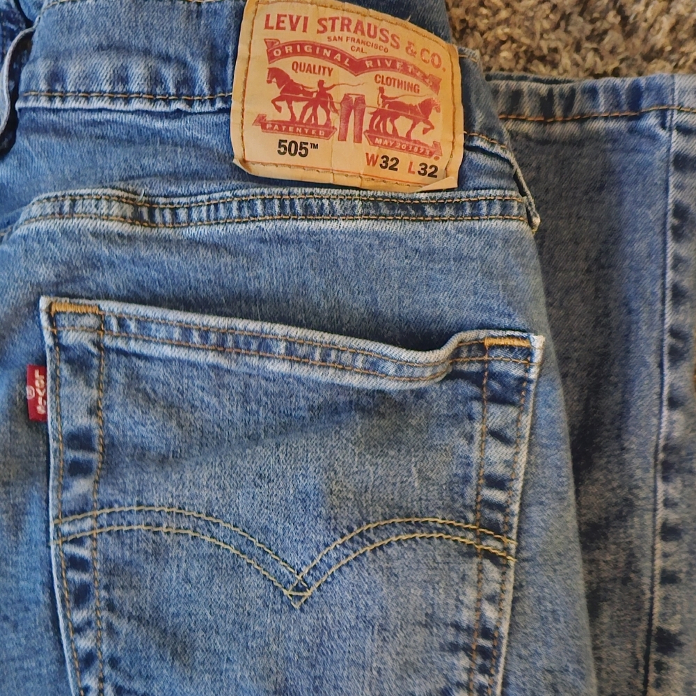 Levi's Classic Blue Jeans with Red Tab Size 32 X32
